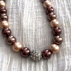 Pearl necklace maroon/rose hue